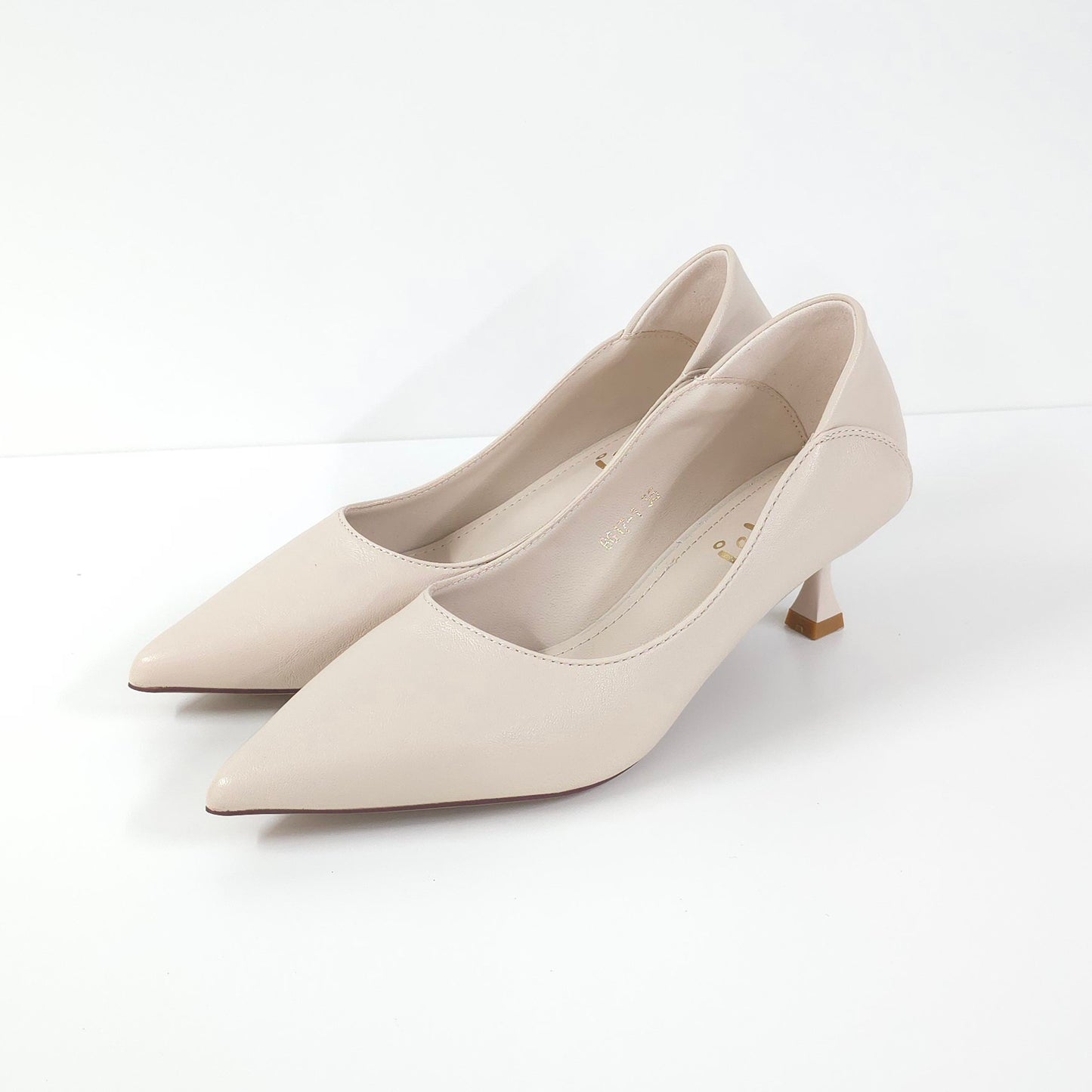 優雅奶油低跟鞋Elegant Cream Low Heels