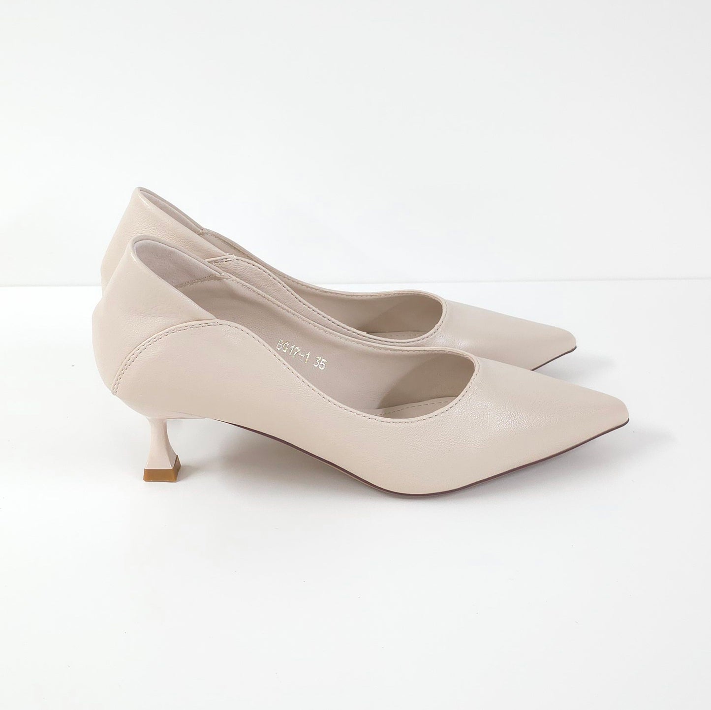 優雅奶油低跟鞋Elegant Cream Low Heels