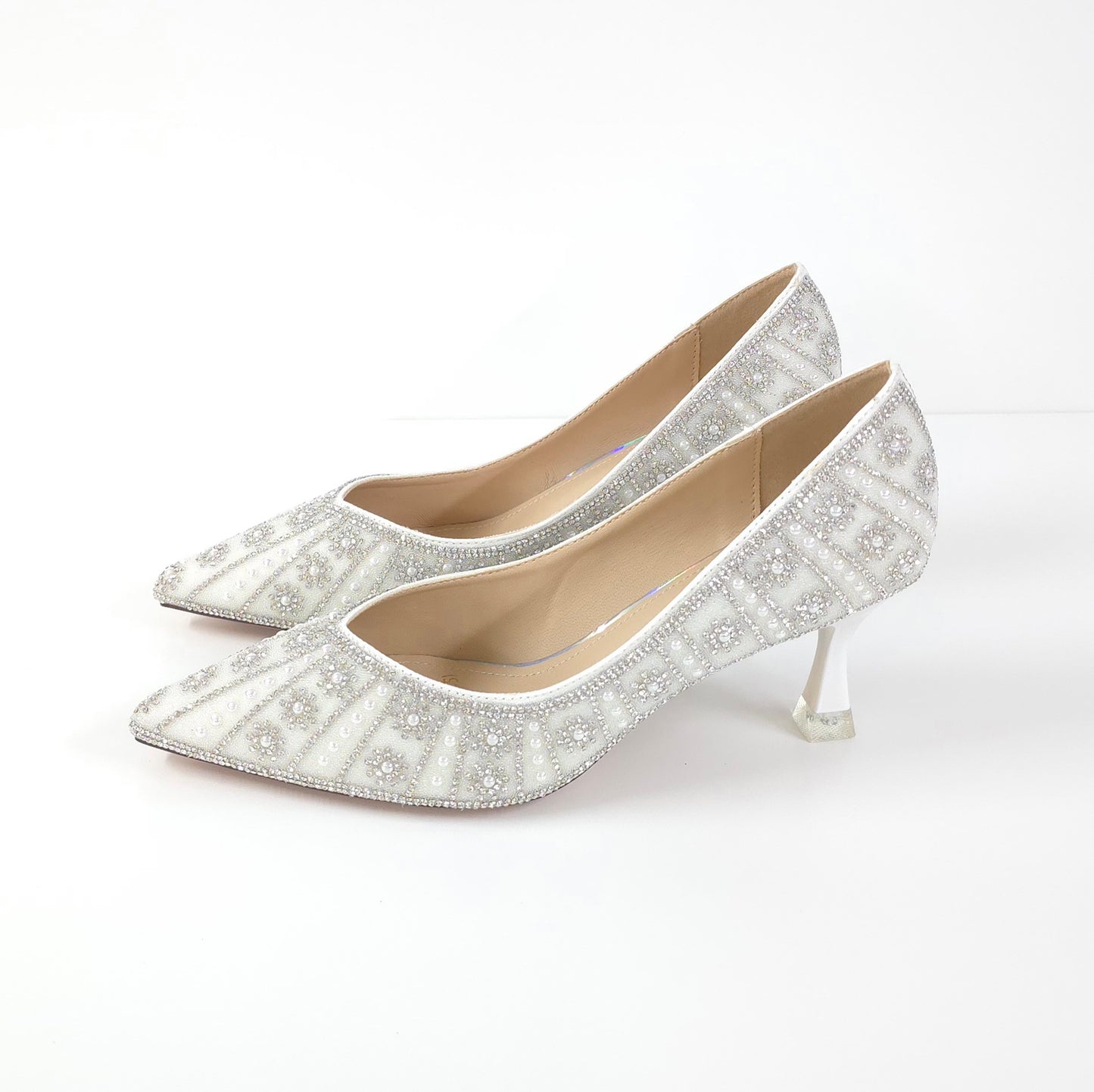 水晶珠飾低跟鞋Crystal-Embellished Low Heels