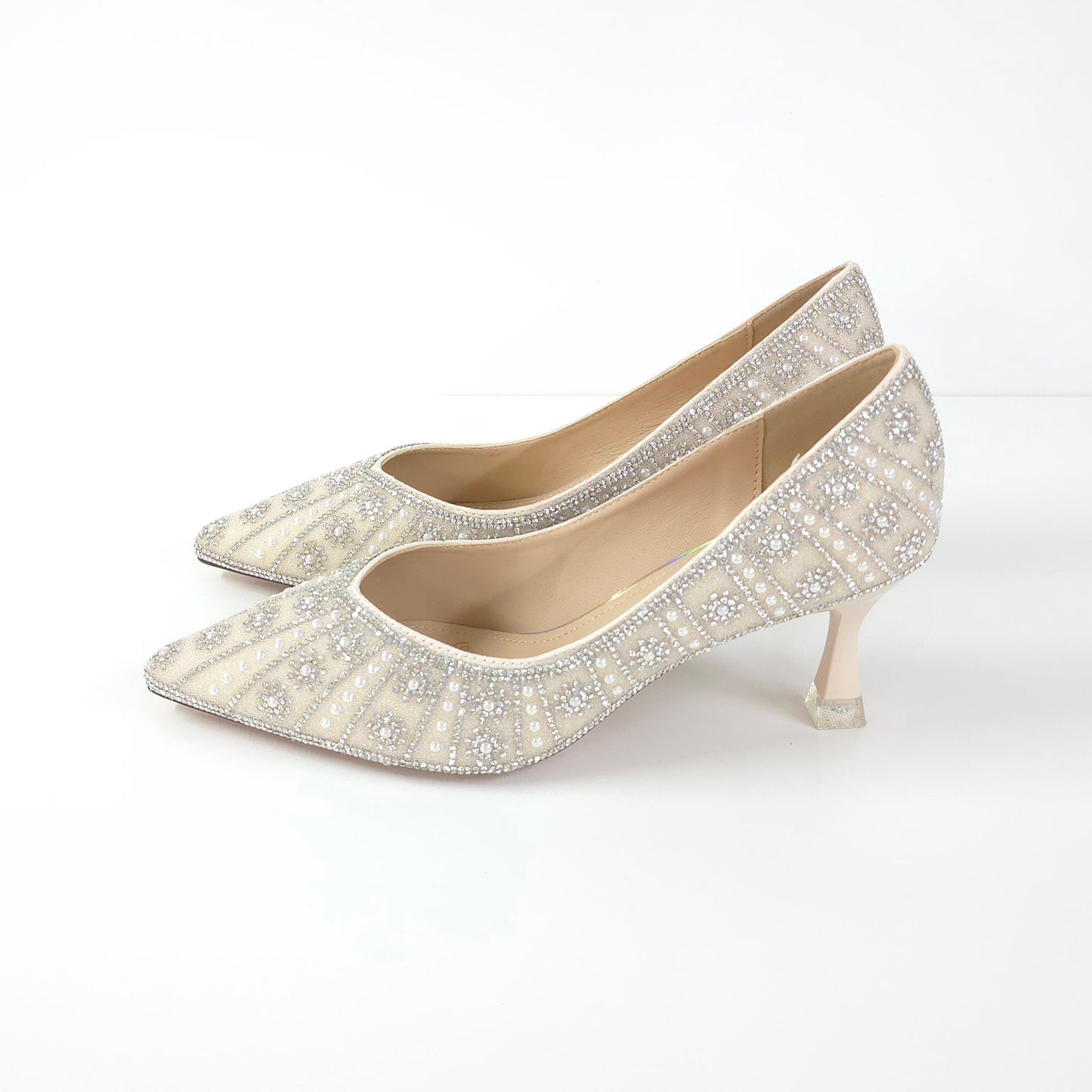 水晶珠飾低跟鞋Crystal-Embellished Low Heels