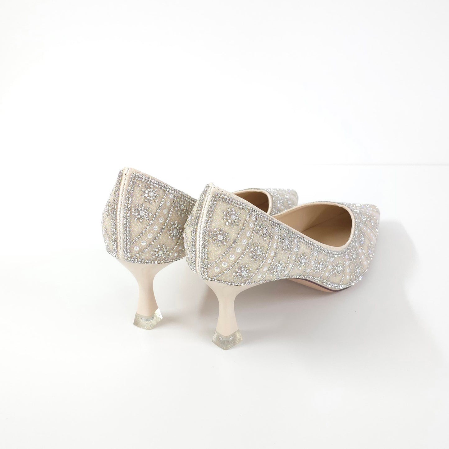 水晶珠飾低跟鞋Crystal-Embellished Low Heels