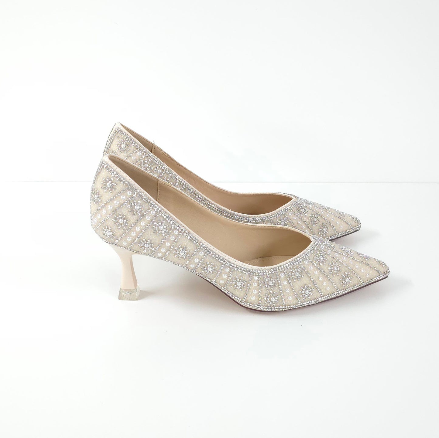水晶珠飾低跟鞋Crystal-Embellished Low Heels