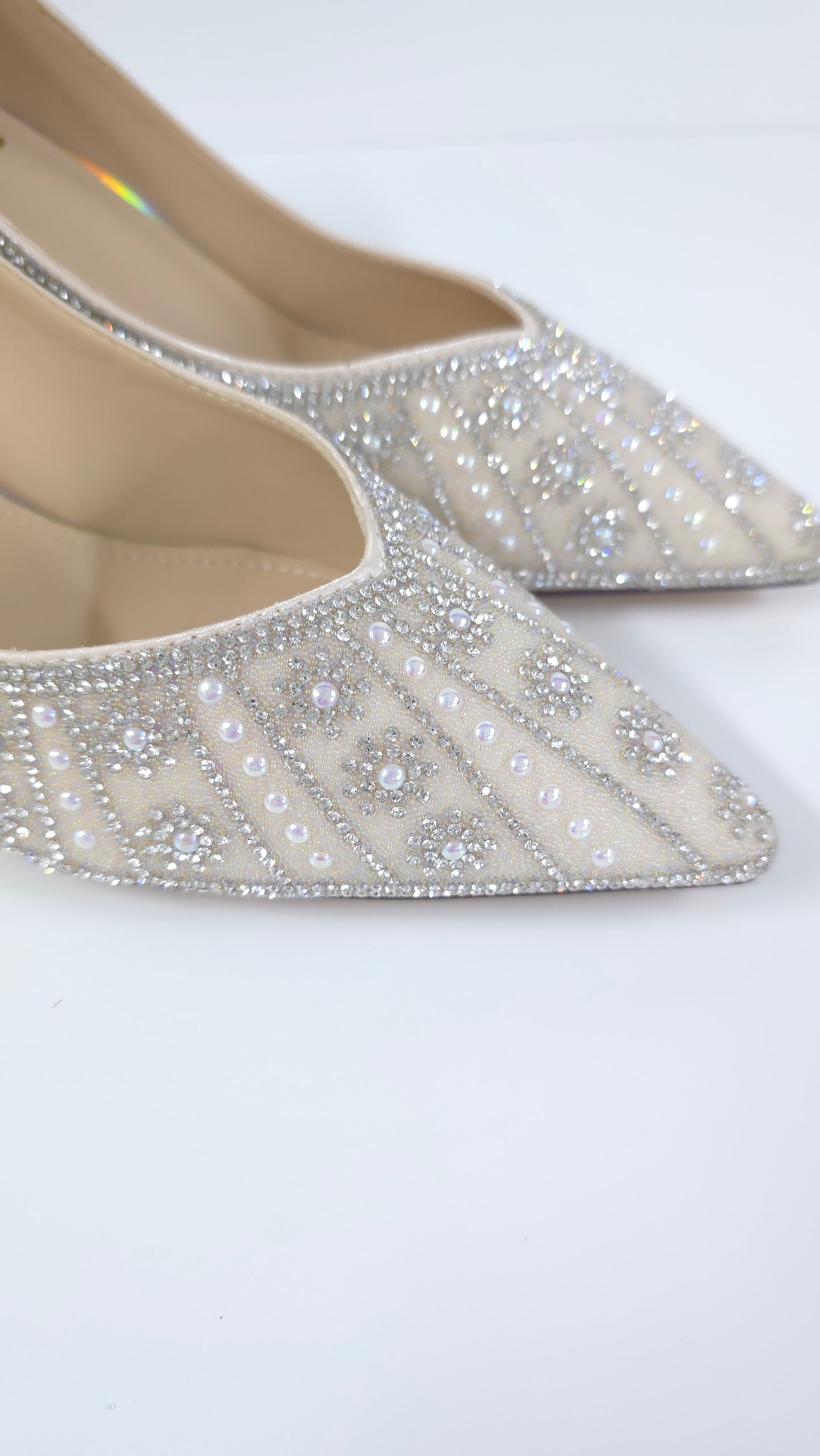 水晶珠飾低跟鞋Crystal-Embellished Low Heels