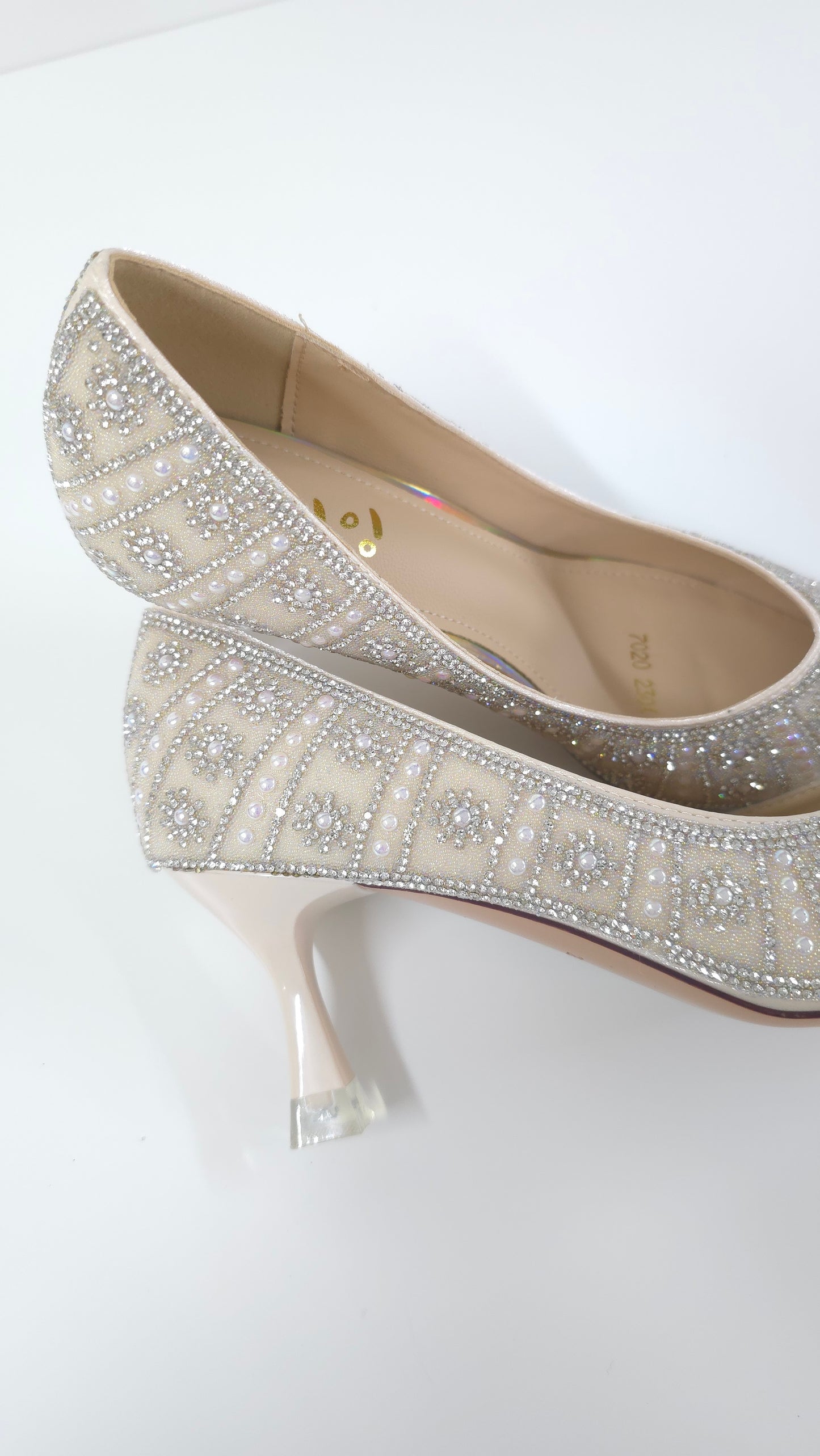 水晶珠飾低跟鞋Crystal-Embellished Low Heels