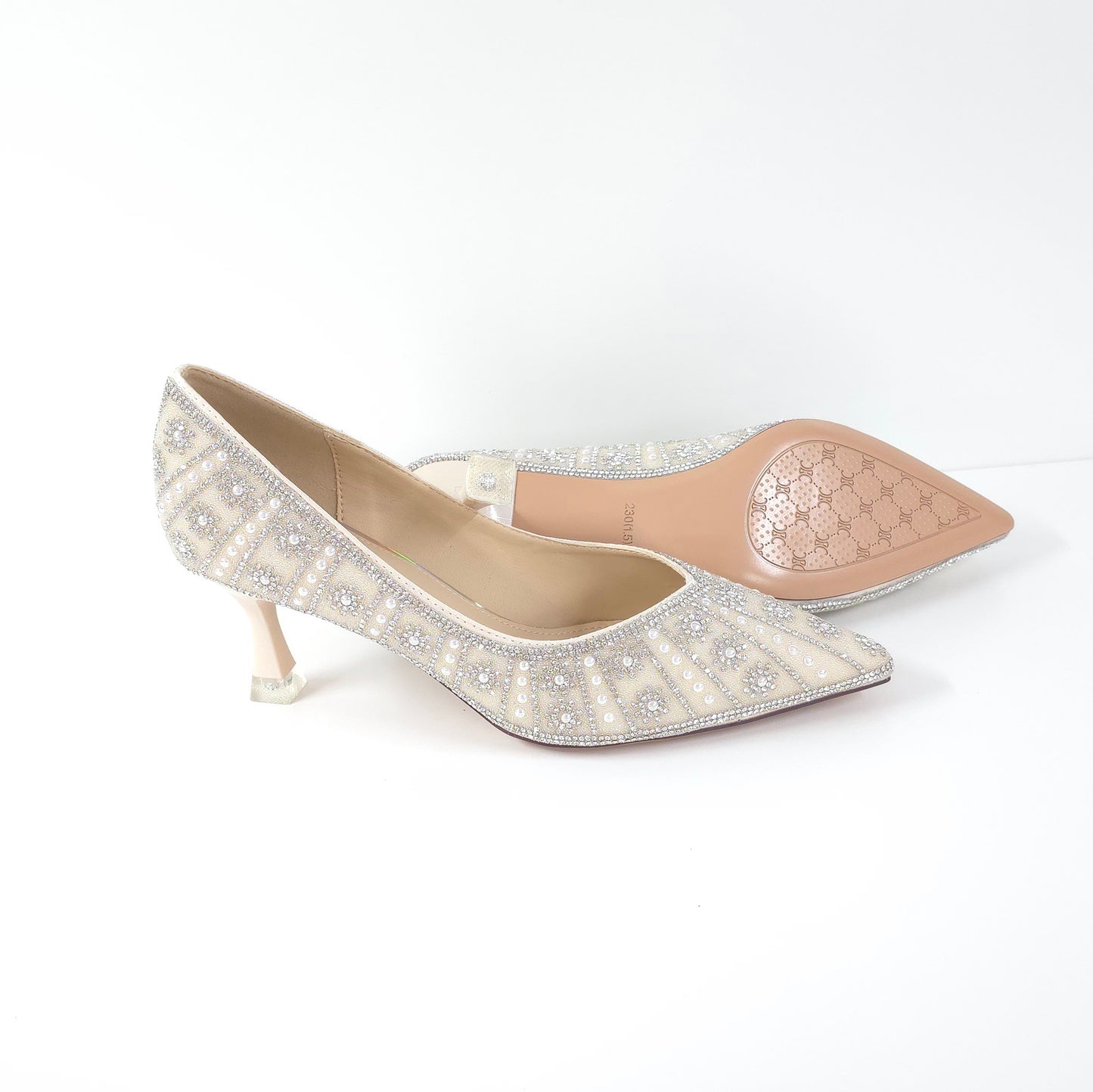 水晶珠飾低跟鞋Crystal-Embellished Low Heels