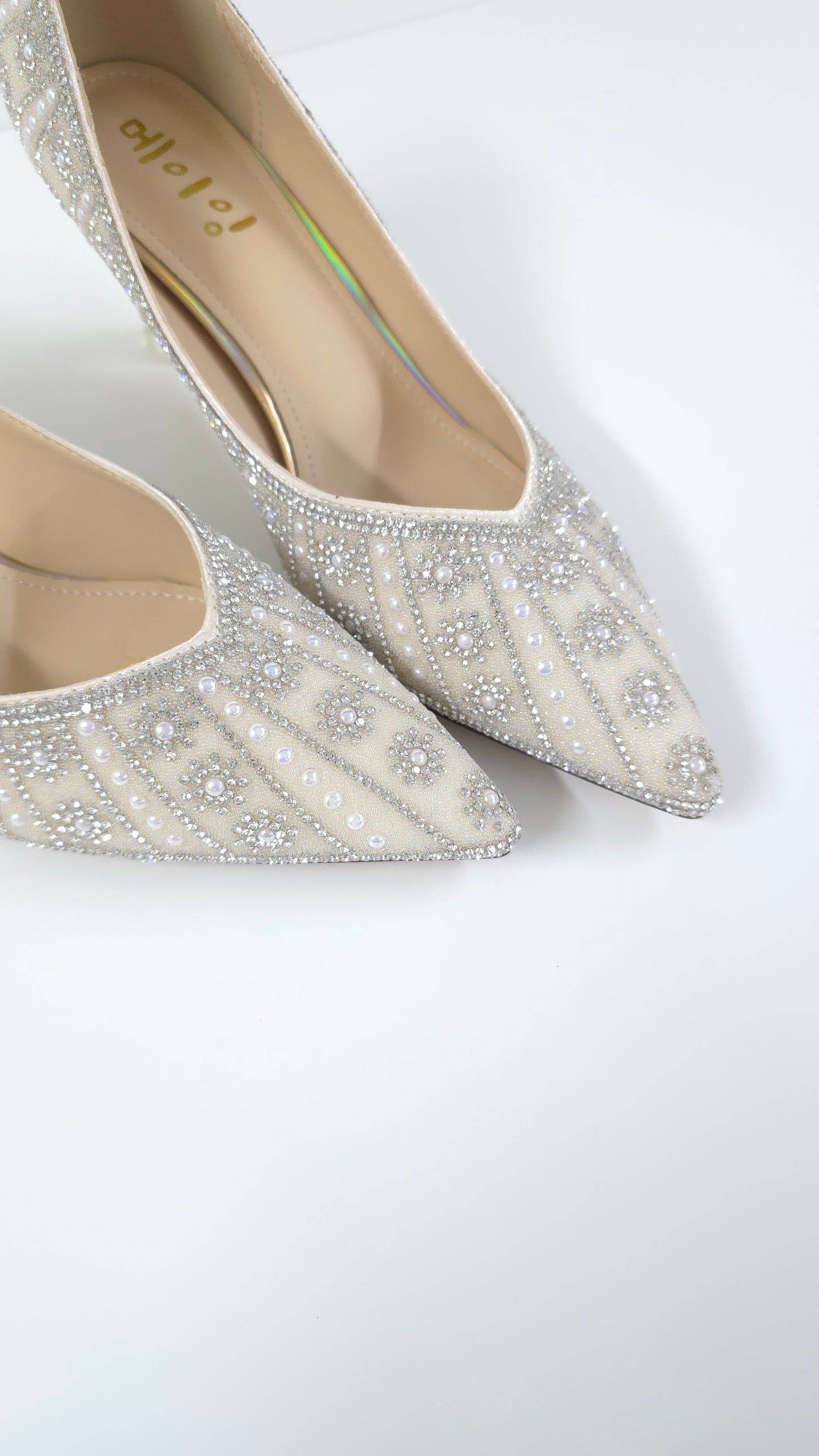 水晶珠飾低跟鞋Crystal-Embellished Low Heels