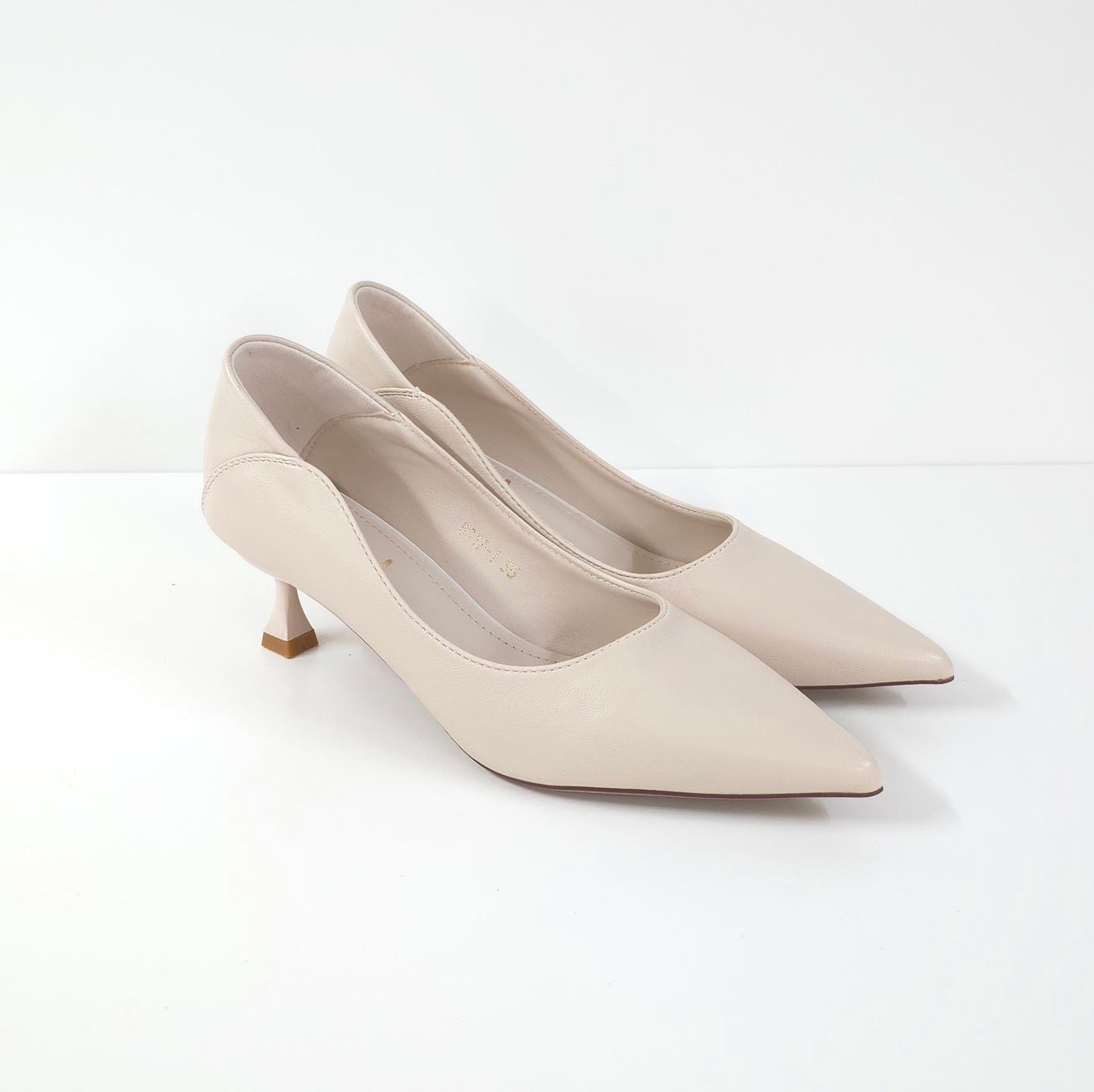 優雅奶油低跟鞋Elegant Cream Low Heels