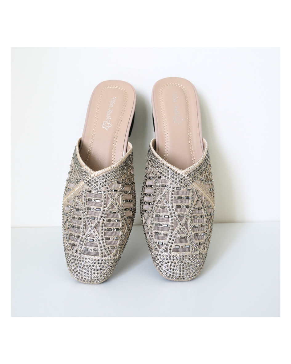 【限時優惠FLASH SALE】法式輕奢透膚疊邊穆勒鞋｜V型疊邊刺繡 ‧ 精細圓長閃石 ‧ 一踩即走