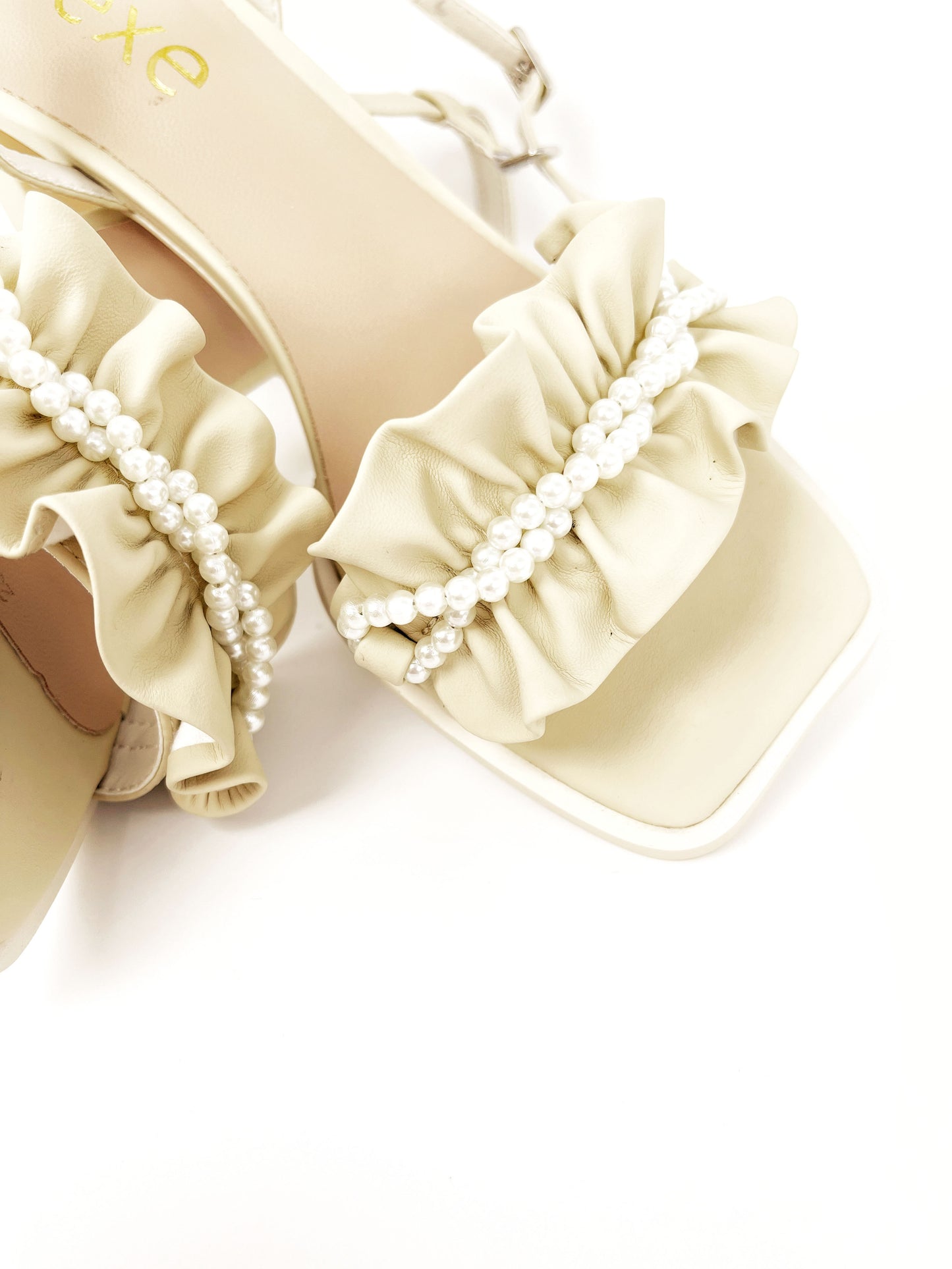 珍珠串花葉褶飾高跟涼鞋 Pearl-laced Ruffle Design High Heeled Slingbacks