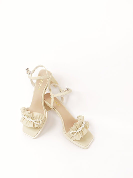 珍珠串花葉褶飾高跟涼鞋 Pearl-laced Ruffle Design High Heeled Slingbacks