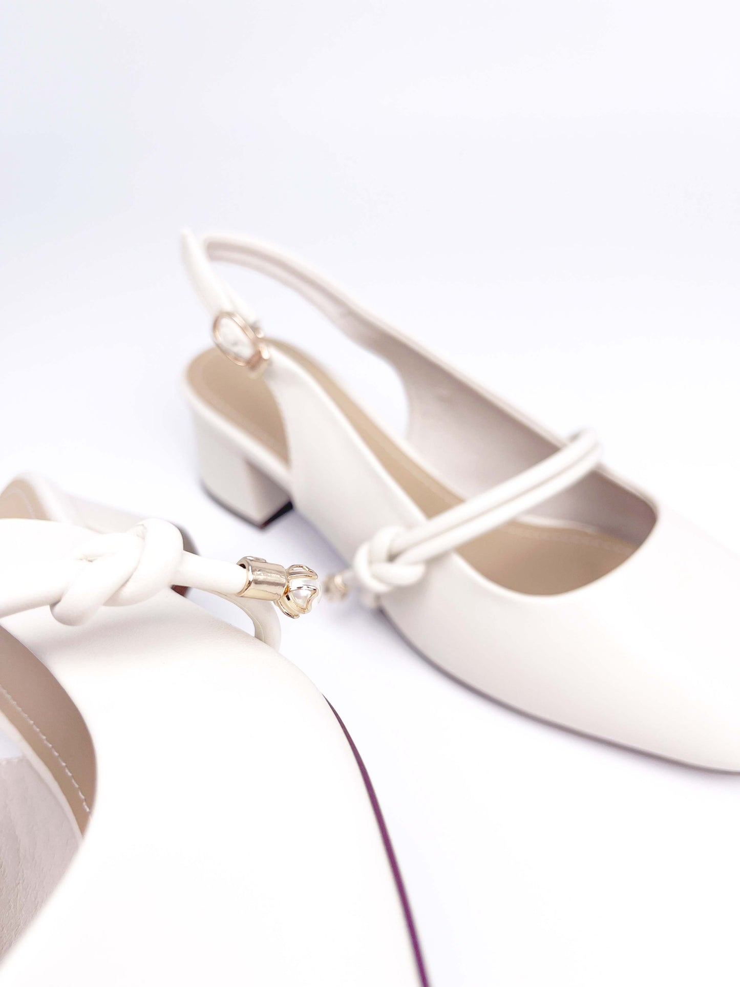 圓帶珍珠扣中跟涼鞋 Round Strap Pearl Buckle Mid-heel Slingbacks